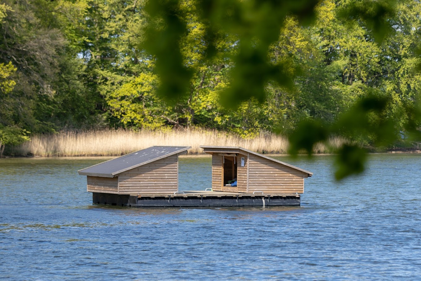 Flydende shelter på Houens Odde