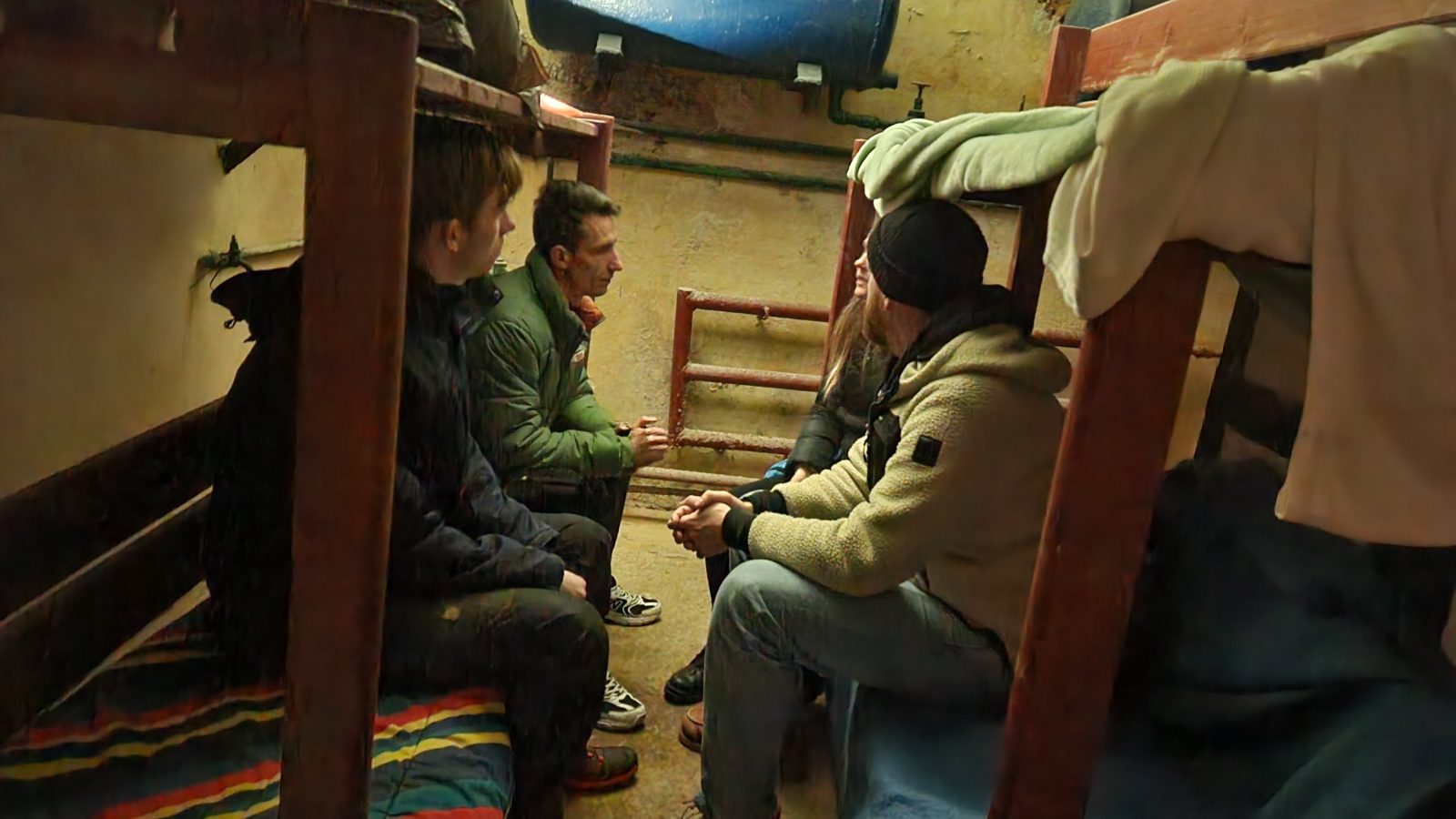 Beskyttelsesrum ved Lviv togstation, hvor vi gik ned og snakkede med en af de frivillige, da luftalarmen gik.