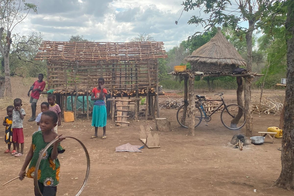 Børn i landsby Malawi 2023