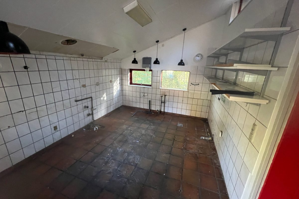 Nedpakning af A-centret på Houens Odde